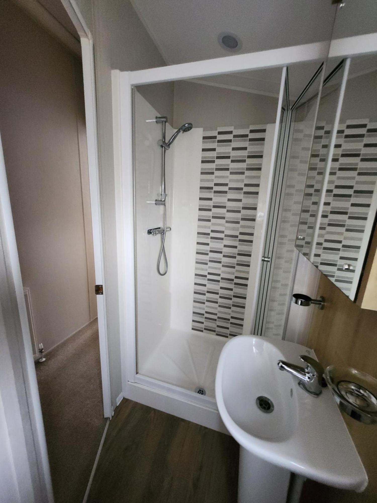 Dees Hot Tub Breaks At Tattershall Lakes Jet Ski 4 Exterior photo