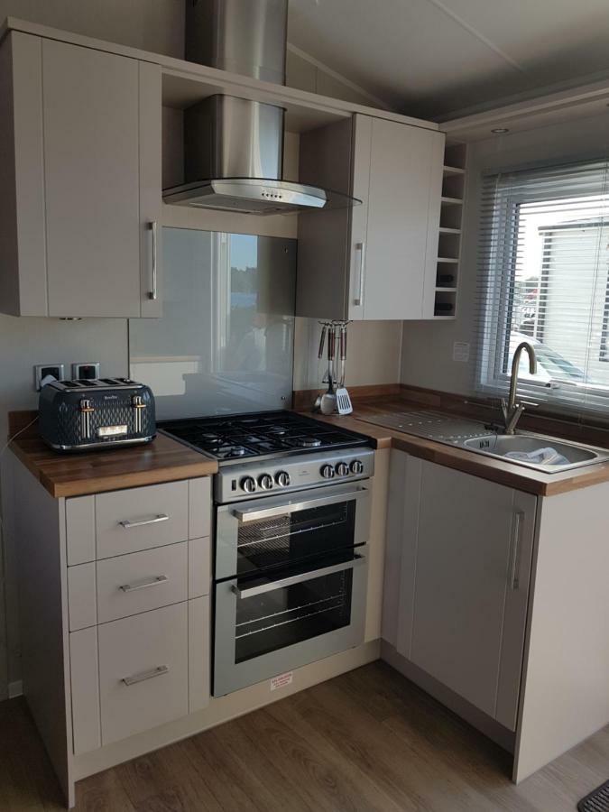 Dees Hot Tub Breaks At Tattershall Lakes Jet Ski 4 Exterior photo