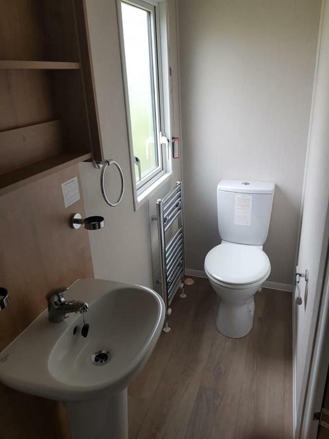 Dees Hot Tub Breaks At Tattershall Lakes Jet Ski 4 Exterior photo